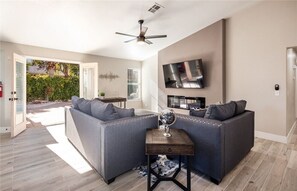 Smart TV, fireplace - Modern and Bright Resort Style Home w/Heated Pool (Las Vegas)