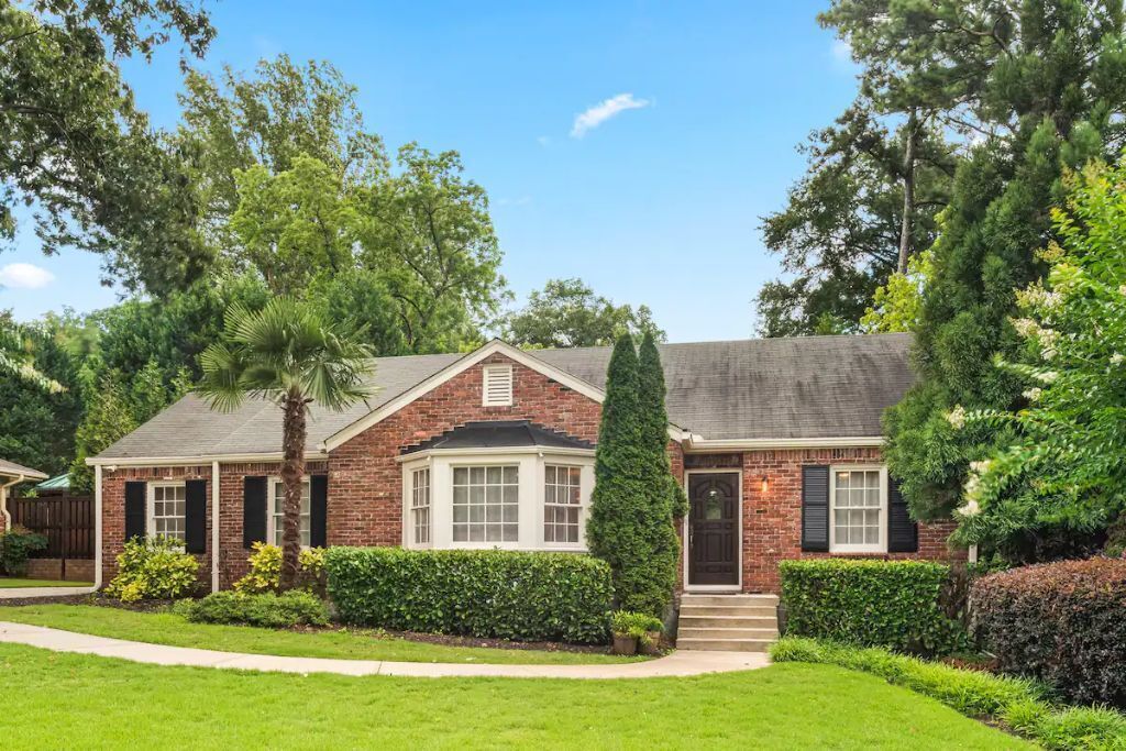 Calm Cottage@EMORY 5 KING Beds Outdoor Space
