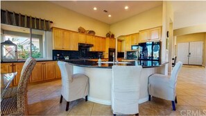 Private kitchen - Premier Desert Resort (La Quinta)