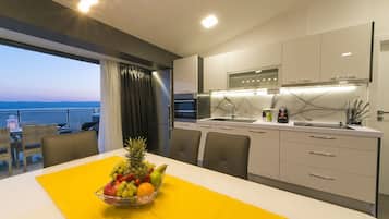 Apartamento (A4) | Cozinha privada | Chaleira elétrica, torradeira