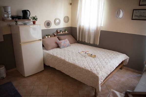 1 bedroom, free WiFi, bed sheets - Cosy and Large Studio in Heraklion Crete, Greece (Heraklion)