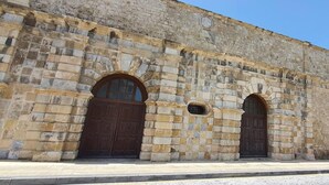 A stone building with two large wooden doors and a small circular window. - Cosy and Large Studio in Heraklion Crete, Greece (Heraklion)