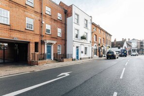 House | 3 bedrooms - Olive Tale - From 225 Per Night (Henley-on-Thames)