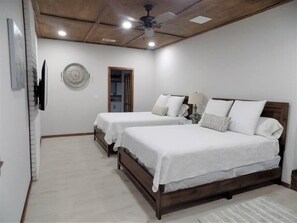 3 chambres, fer et planche à repasser, Wi-Fi gratuit, draps fournis