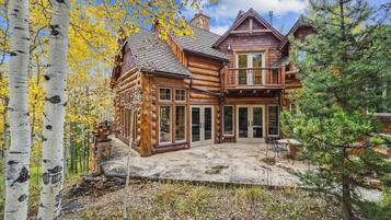 House, 4 Bedrooms | Exterior