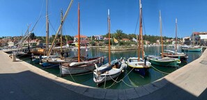 Studio | Marina - Captivating and Large Studio in Vrboska, Croatia (Jelsa)