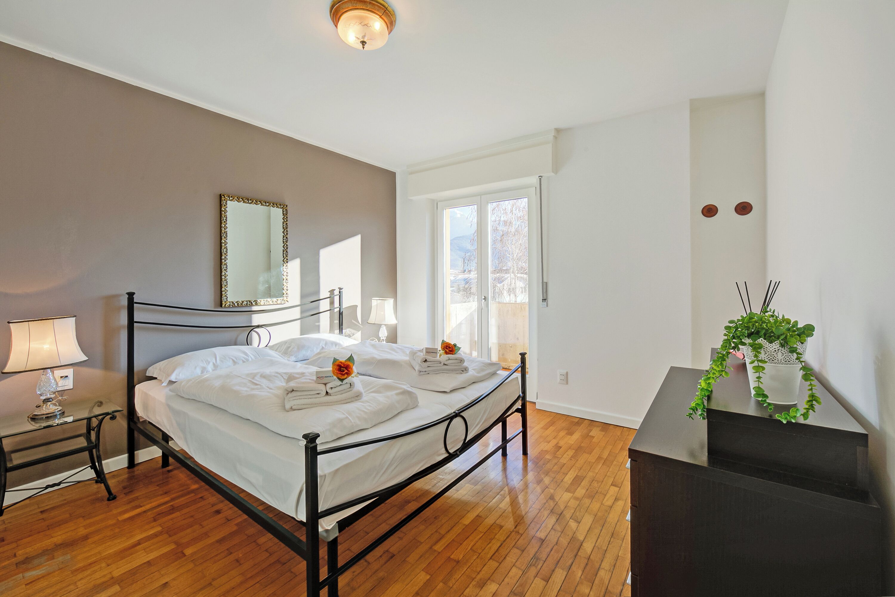 Familienapartment, Mehrere Schlafzimmer, 2 Bäder, Seeseite (Antares150m from the Lake) | 3 Schlafzimmer, Bügeleisen/Bügelbrett, kostenloses WLAN, Bettwäsche