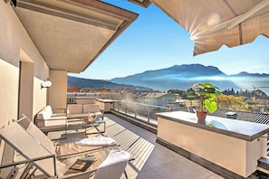 Appartement familial, plusieurs chambres, 2 salles de bains (Antares150m from the Lake) | Terrasse/patio
