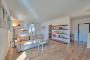 Family Apartment, Multiple Bedrooms, 2 Bathrooms, Lakeside (Antares150m from the Lake) | Living area