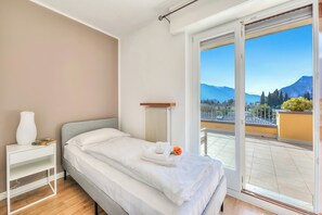 Departamento familiar, varias habitaciones, 2 baños, junto al lago (Antares150m from the Lake) | 3 habitaciones, tabla de planchar con plancha y wifi gratis 