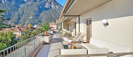 Appartement familial, plusieurs chambres, 2 salles de bains (Antares150m from the Lake) | Terrasse/patio