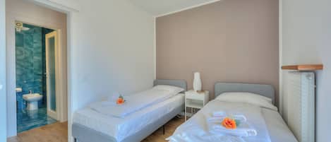 Appartement Familial, 3 chambres, 2 salles de bains, en bord de lac (Antares150m from the Lake)