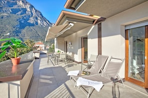 Family Apartment, Multiple Bedrooms, 2 Bathrooms, Lakeside (Antares150m from the Lake) | Outdoor dining