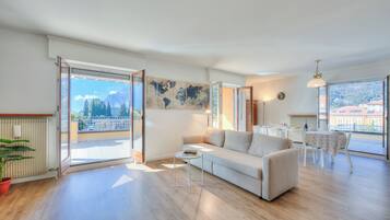 Family Apartment, Multiple Bedrooms, 2 Bathrooms, Lakeside (Antares150m from the Lake) | Living area | 21-inch flat-screen TV with cable channels