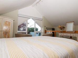 1 bedroom, individually decorated, individually furnished, free WiFi