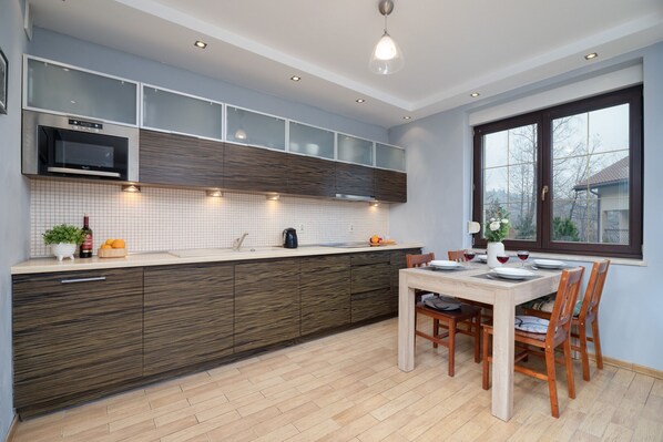 ميكروويف، مستلزمات طهي/أطباق/أوعية