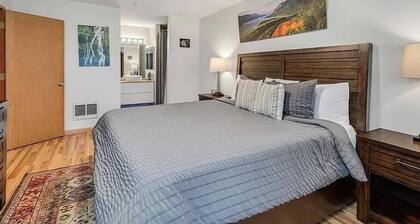 08 Lodge 1 Bedroom Condo by RedAwning