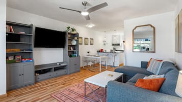 Condo, 1 Bedroom | Ruang tamu