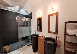 Shower, hair dryer, towels, soap - Villa Moringa Vue Mer - 5 mn Orient Bay or Grand Case (ST MARTIN)