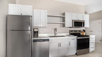 3 Bedroom Bay View Suite with 2kg 2qn Kitchen | Cocina privada | Cafetera o tetera