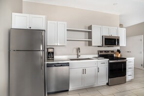 3 Bedroom Bay View Suite with 2kg 2qn Kitchen | Private kitchen