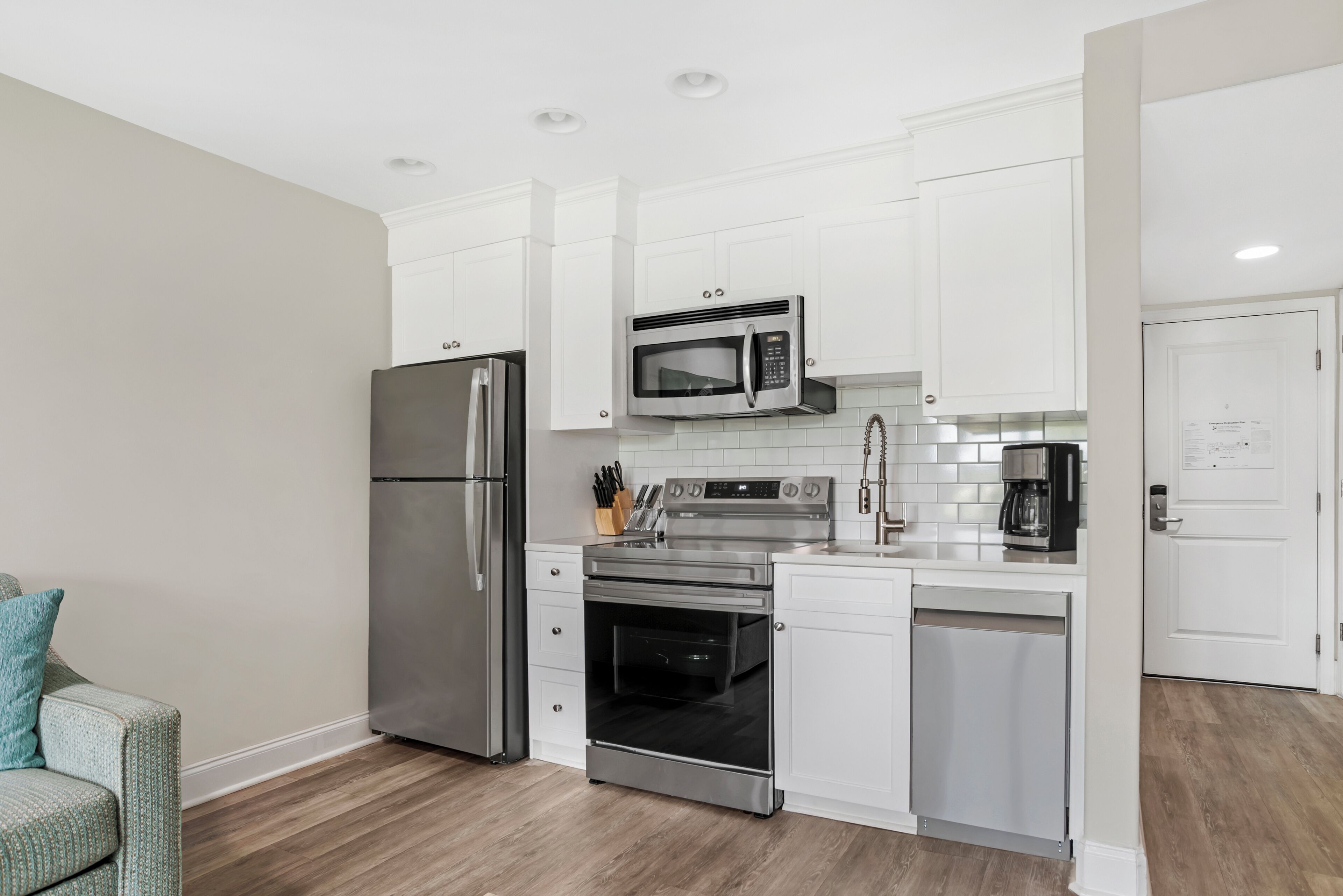 1 Bedroom Golf View Queen Suite | Private kitchen | Coffee/tea maker