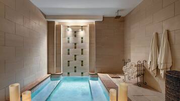 カップル用トリートメントルーム、サウナ、ホットタブ、スチームサウナ、ボディ トリートメント、ハイドロセラピー