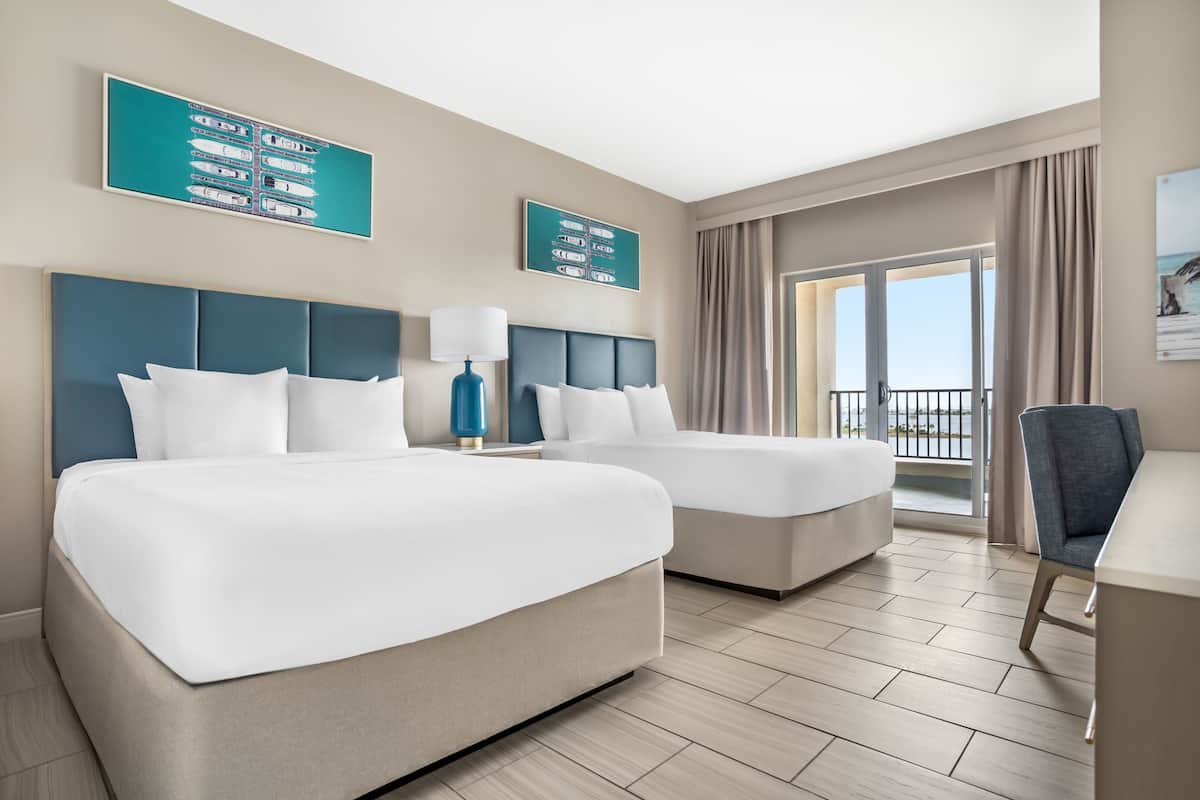 3 Bedroom Bay View Suite with 2kg 2qn Kitchen