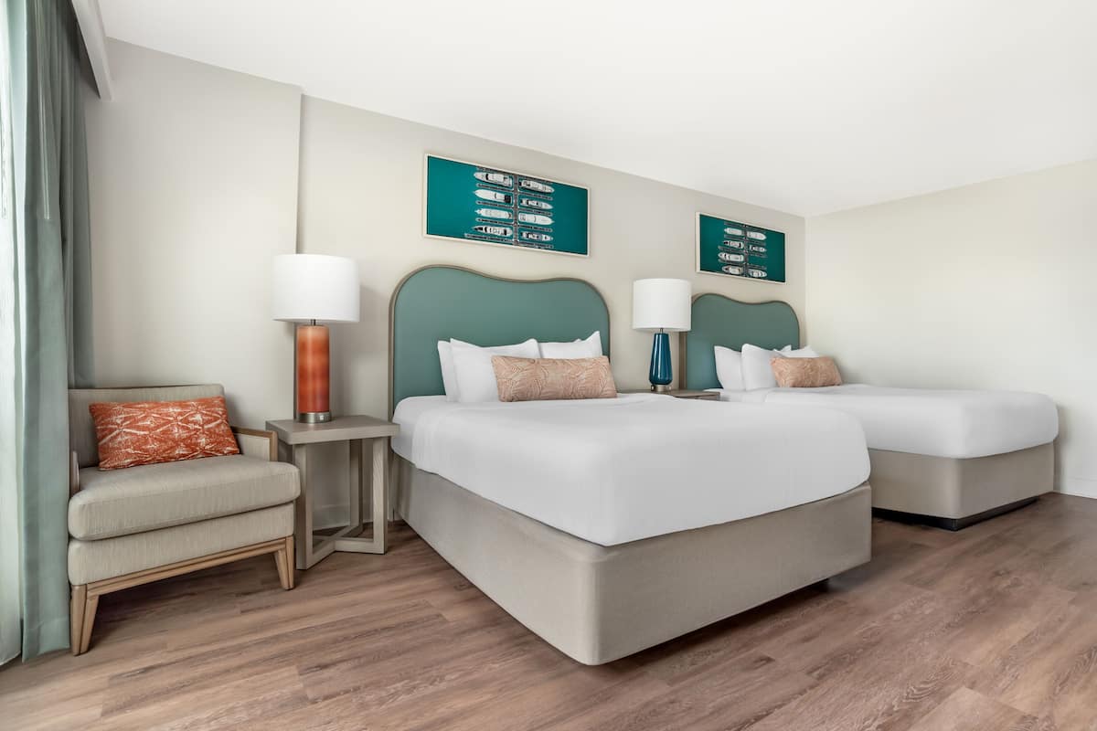 Premium bedding, in-room safe, iron/ironing board, WiFi (free)