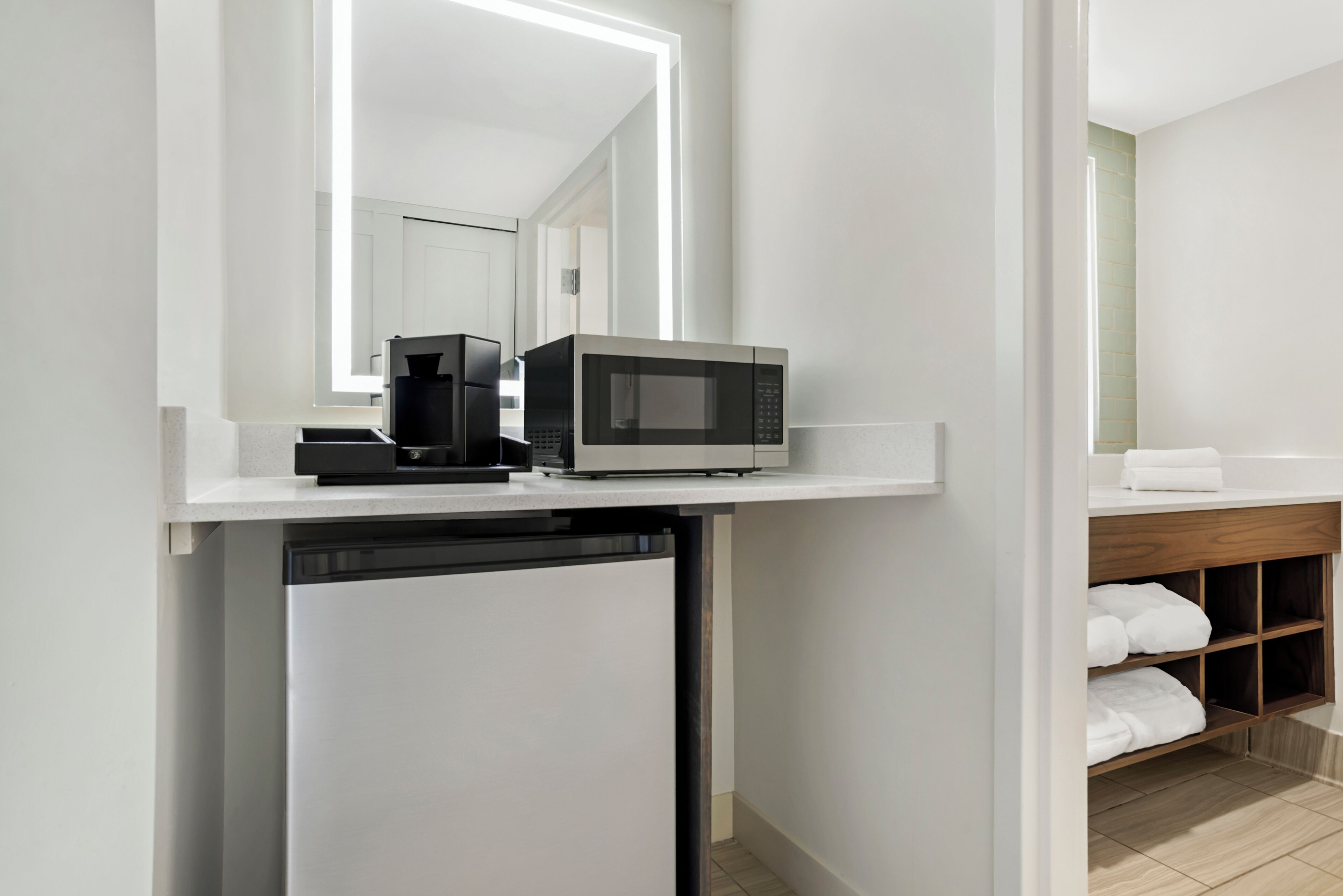Studio Resort View with King | Microwave