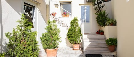 Estúdio (Studio Apartment with Terrace) | Terraço/pátio