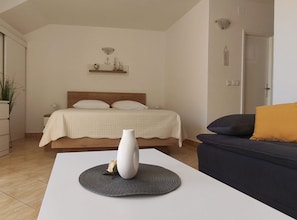 Studio (Studio Apartment with Terrace) | Cribs (surcharge)