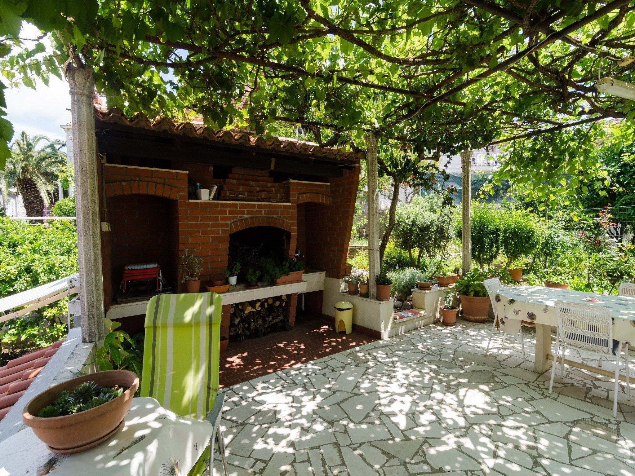 Studio (Studio Apartment with Terrace) | Hiên