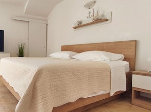 Estudio (Studio Apartment with Terrace) | Cunas