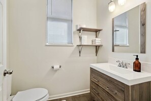 Ensemble douche/baignoire, sèche-cheveux