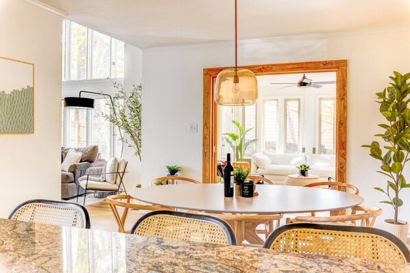 Dining - Pool Table, Arcade, Fenced-in Yard, Fire-pit, Private Beach Parking! (Pine Knoll Shores)