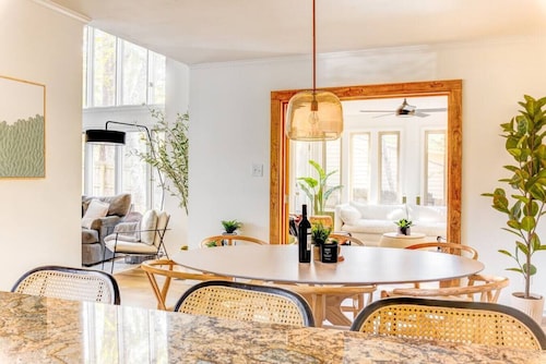 Pool Table, Arcade, Fenced-in Yard, Fire-pit, Private Beach Parking! 