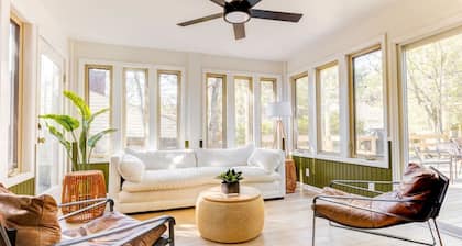 Pool Table, Arcade, Fenced-in Yard, Fire-pit, Private Beach Parking!