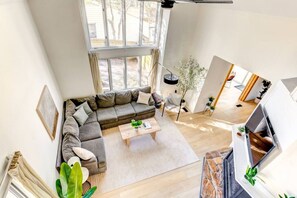 Smart TV, fireplace, video games, books - Pool Table, Arcade, Fenced-in Yard, Fire-pit, Private Beach Parking! (Pine Knoll Shores)