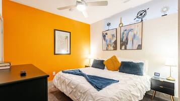 1 soveværelse, skrivebord, strygejern/strygebræt, weekendseng