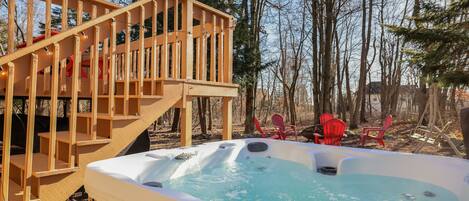 Outdoor spa tub