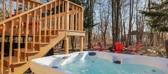 Modern Nature Escape with HotTub & GameRoom