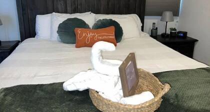 24/7 Entry Private Master En-suite bath & kitchenette