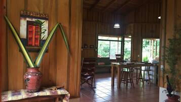 Villa familiar | Área de sala de estar | Piso con calefacción