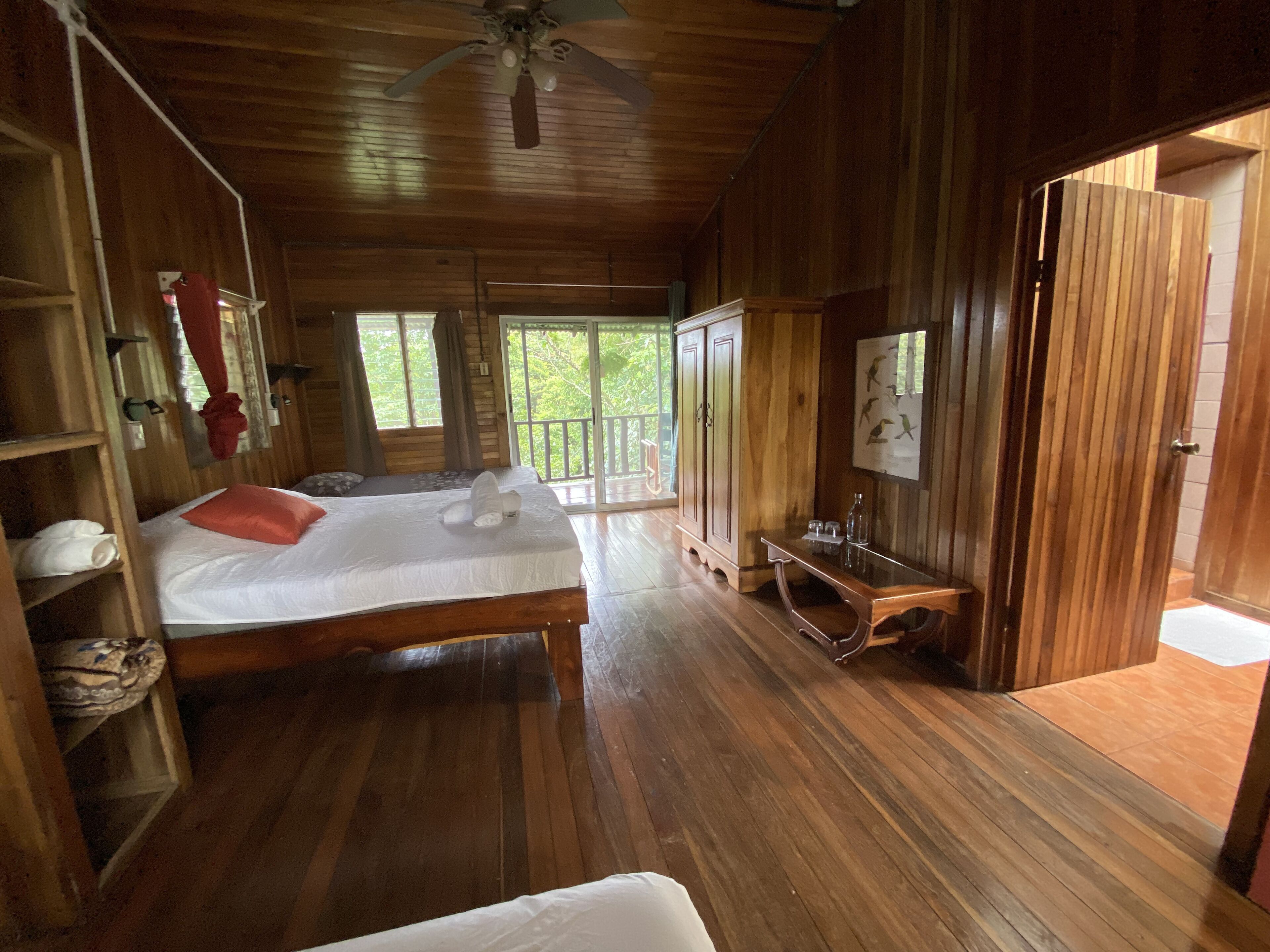 Phòng 4 Tiêu chuẩn | Màn/rèm cản sáng, truy cập Internet không dây miễn phí, bộ trải giường 