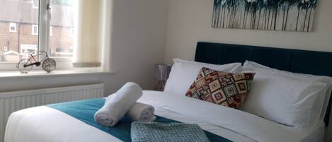 3 bedrooms, desk, iron/ironing board, free WiFi