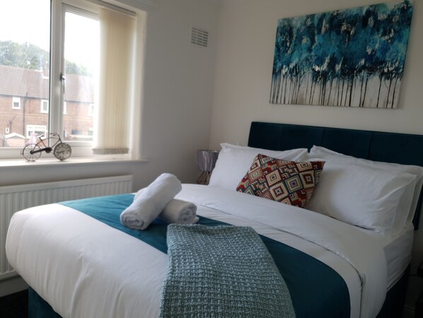 3 bedrooms, desk, iron/ironing board, free WiFi