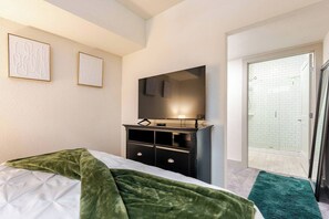 1 Schlafzimmer, Schreibtisch, Bügeleisen/Bügelbrett, Reisekinderbett