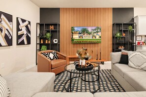 Télévision à écran plat, baby-foot, espaces bureaux