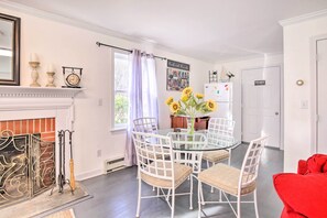 Dining - Elegant Connecticut Home: Fireplaces, Pet Friendly (Easton)